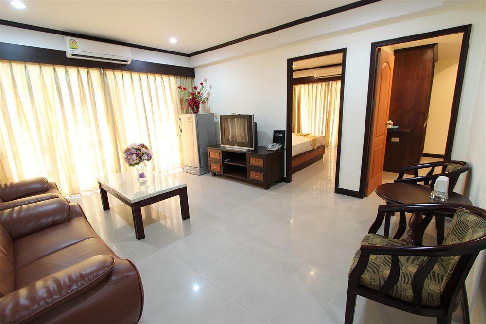 Miloft Sathorn Hotel - Sha Plus Certified Banguecoque Exterior foto A typical apartment