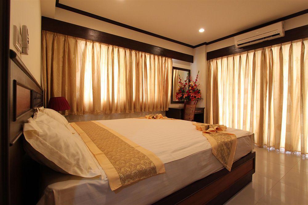 Miloft Sathorn Hotel - Sha Plus Certified Banguecoque Exterior foto A bedroom at the hotel