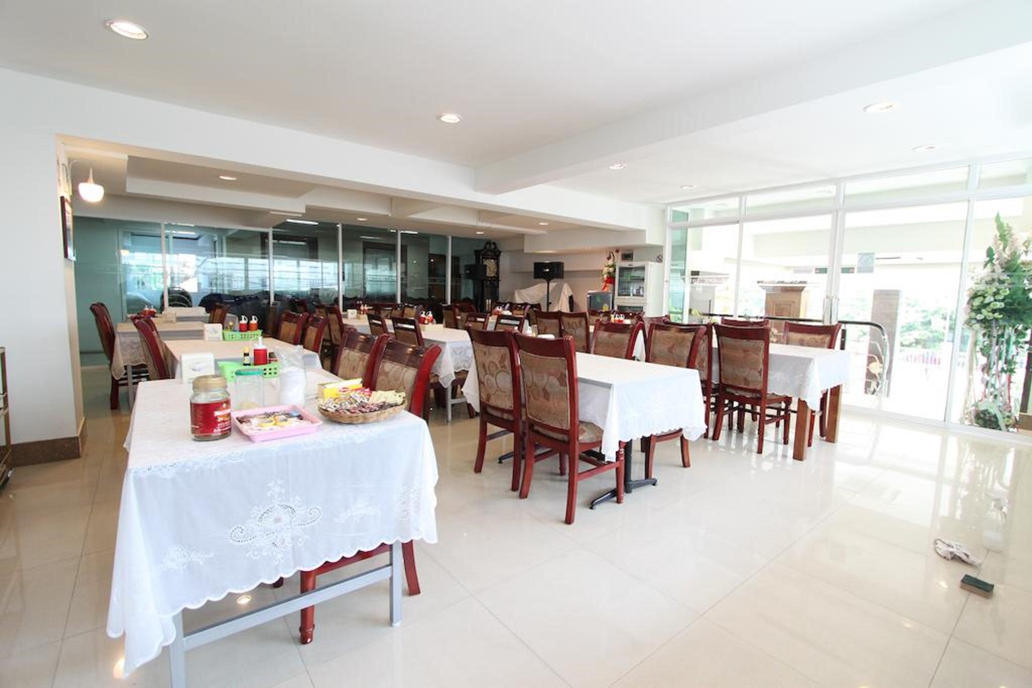 Miloft Sathorn Hotel - Sha Plus Certified Banguecoque Exterior foto The dining room