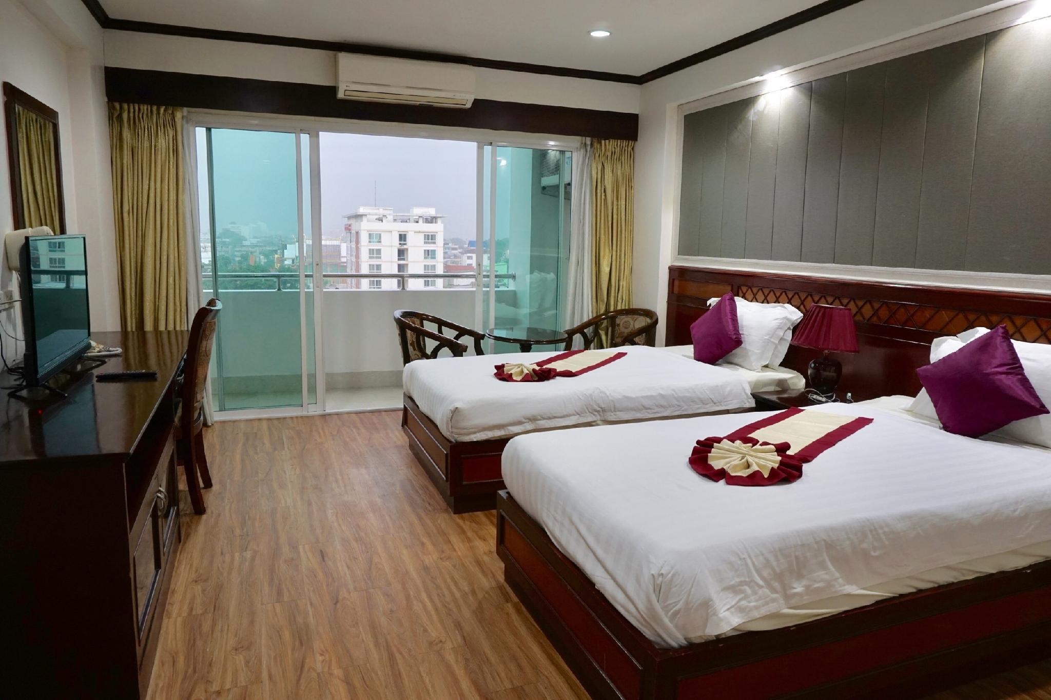 Miloft Sathorn Hotel - Sha Plus Certified Banguecoque Exterior foto Deluxe Room