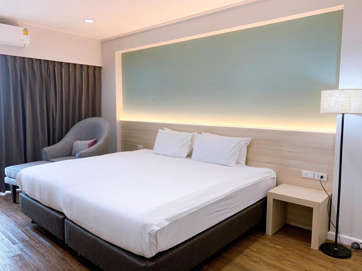 Miloft Sathorn Hotel - Sha Plus Certified Banguecoque Exterior foto Deluxe Room