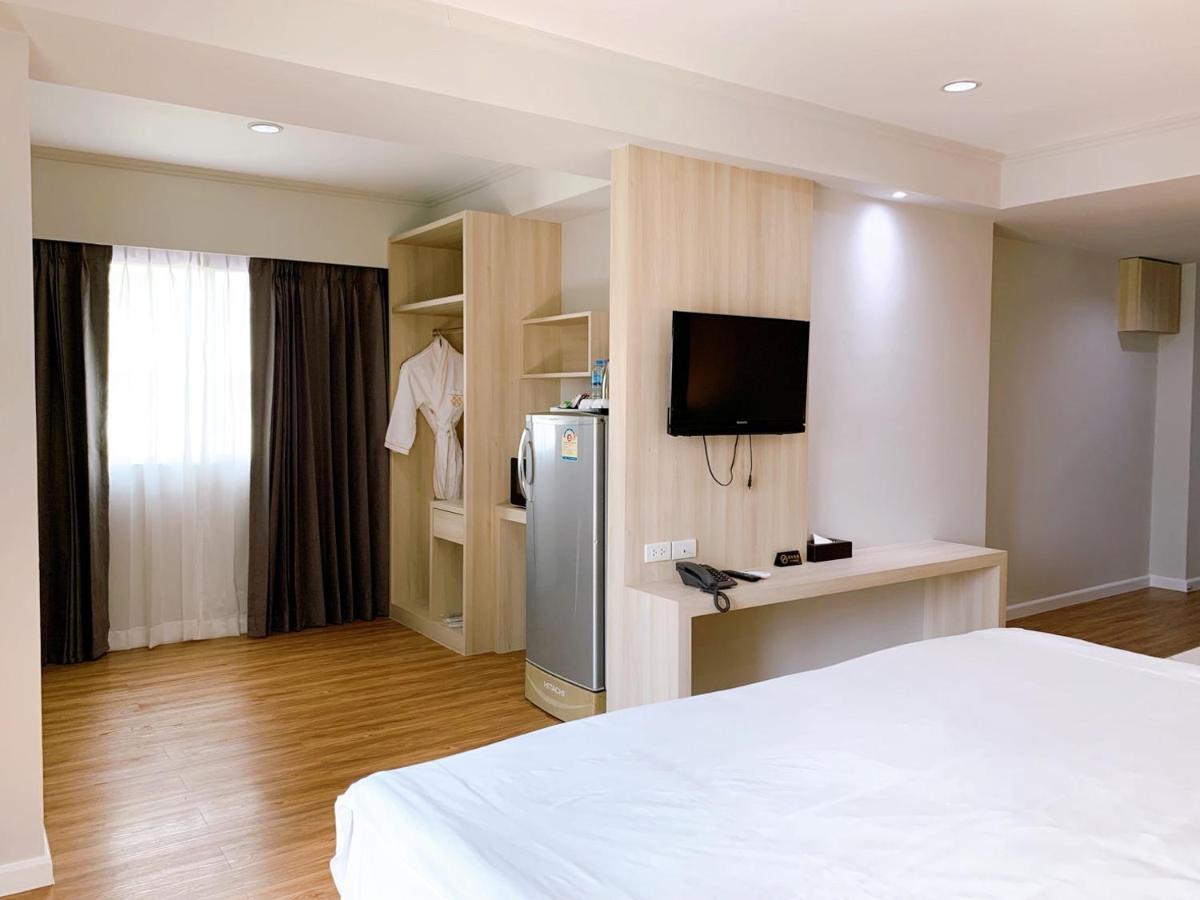 Miloft Sathorn Hotel - Sha Plus Certified Banguecoque Exterior foto Deluxe Room