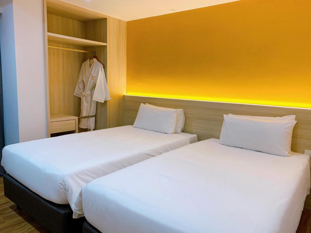 Miloft Sathorn Hotel - Sha Plus Certified Banguecoque Exterior foto Deluxe Twin Room