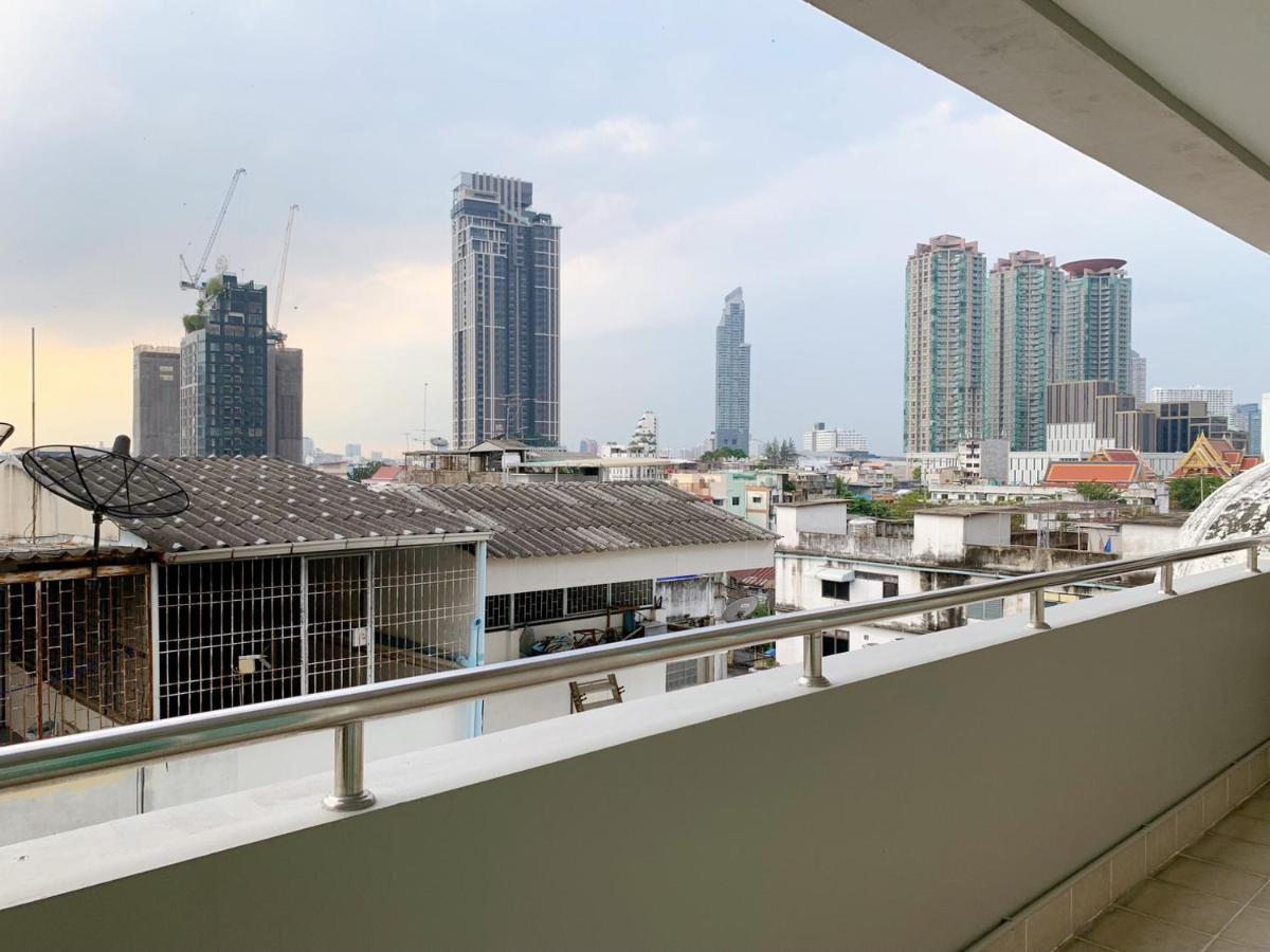 Miloft Sathorn Hotel - Sha Plus Certified Banguecoque Exterior foto View of the city from the rooftop of the hotel