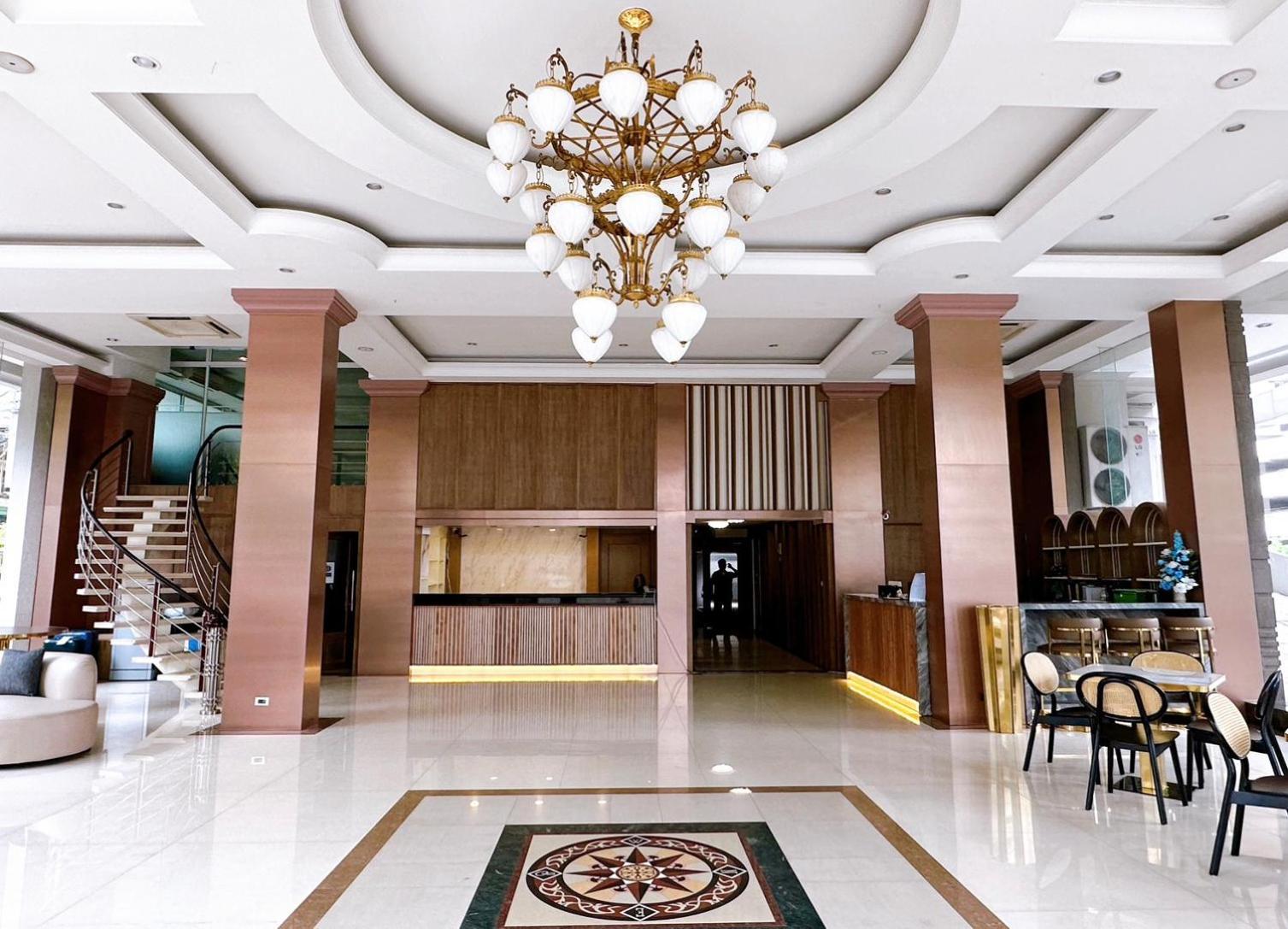 Miloft Sathorn Hotel - Sha Plus Certified Banguecoque Exterior foto Lobby