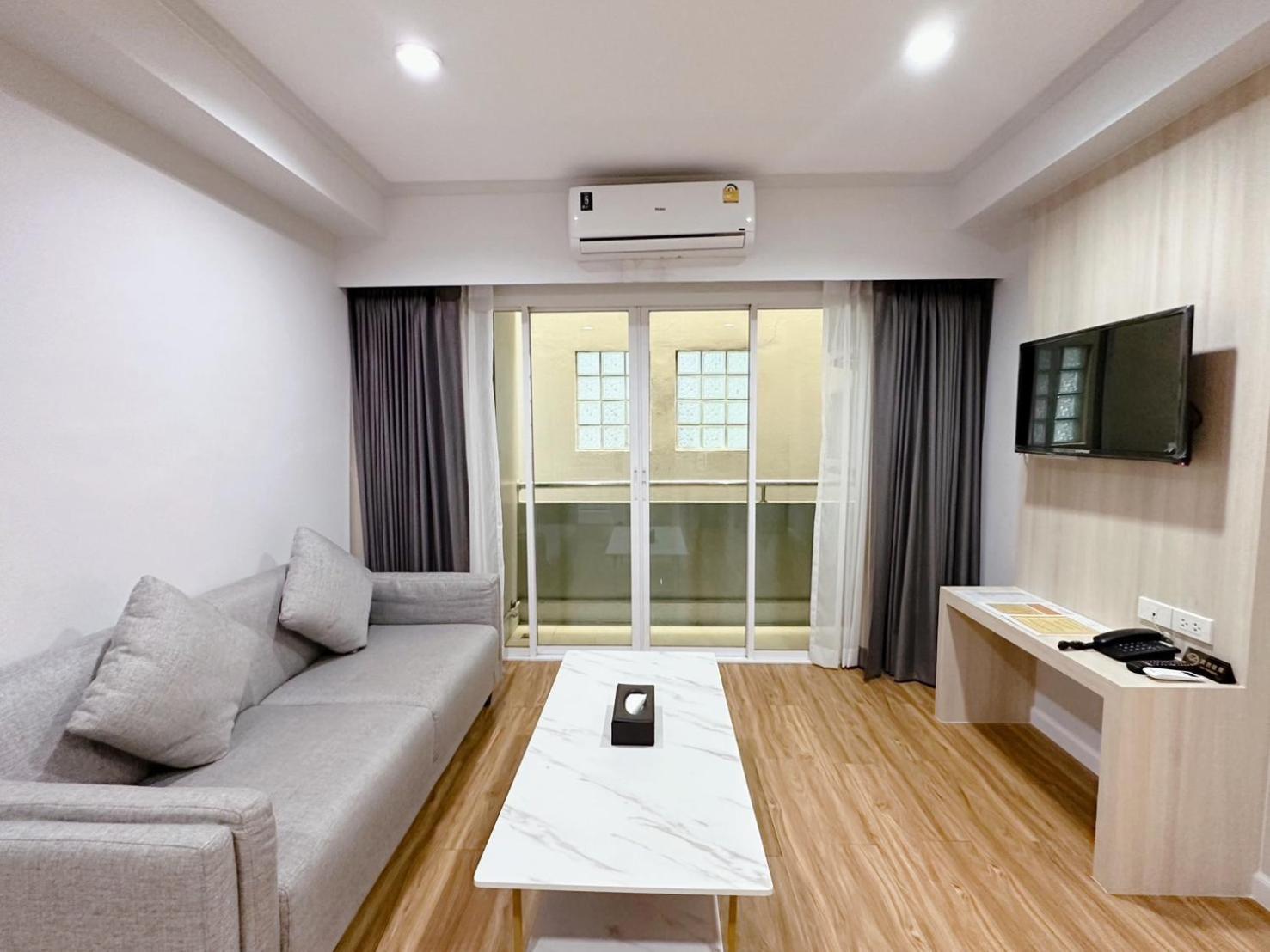 Miloft Sathorn Hotel - Sha Plus Certified Banguecoque Exterior foto A 3D rendering of a living room
